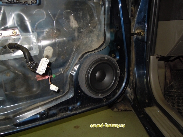 Установка: Фронтальная акустика в Nissan Maxima QX